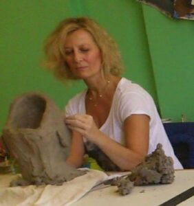 Αλίν Δικαιούλια, μία γυναίκα που είναι ερωτευμένη με την τέχνη αλλά και την ζωή | Life Flow