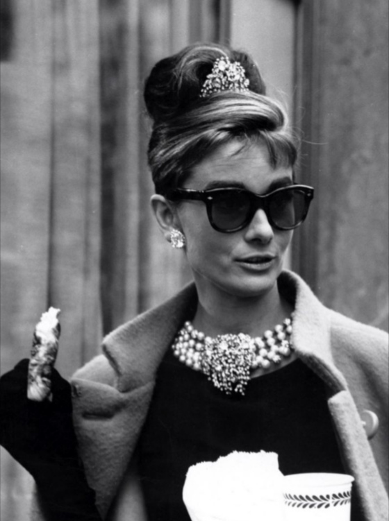 Audrey Hepburn... τα 8 fashion items που χρειάζεστε για να αντιγράψετε το στυλ της!!!